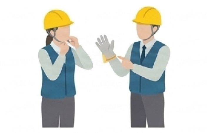 現場で会話する作業員