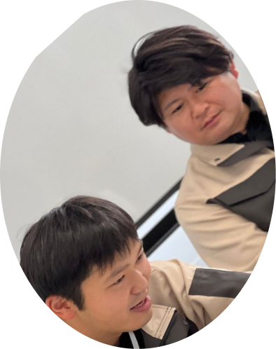 オフィスで業務を行う社員